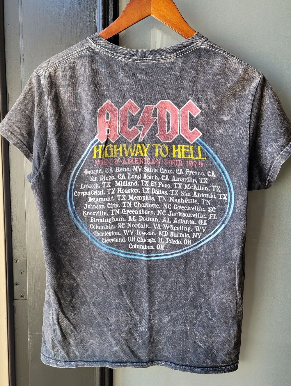 Lot of 3 AC/DC  / Two DEF LEPPARD T shirts Short sleeve Size Small Graphic - Picture 3 of 10